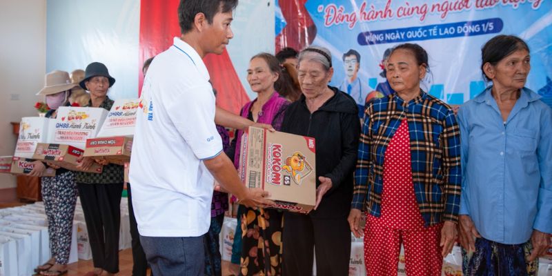 QH88 trực tiếp hỗ trợ công nhân, lao động tại Bình Dương